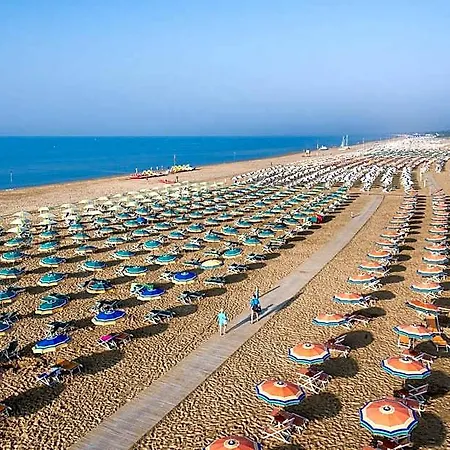 Hotel Wonderful With Private Garden In Bibione