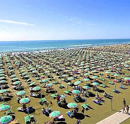 Hotel Wonderful With Private Garden In Bibione